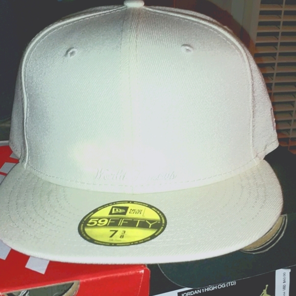 Brand new never worn supreme reverse box logo - Picture 1 of 5